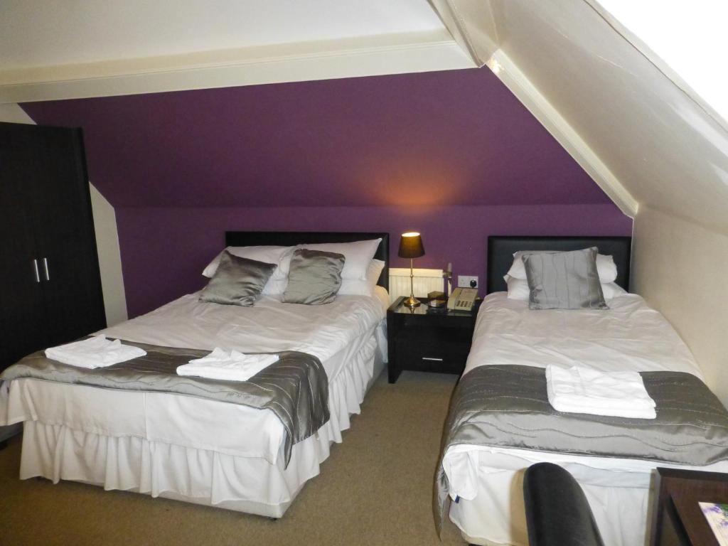 Maes Manor Country Hotel - Triple Room