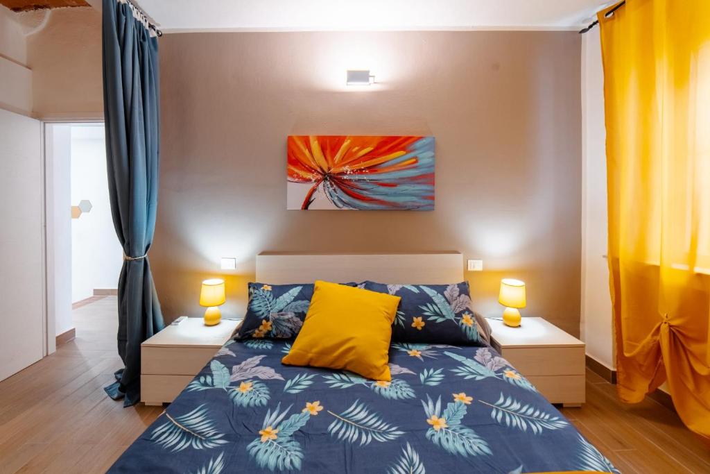 Кровать или кровати в номере Casa R&R 5' a PIEDI dalla Torre!