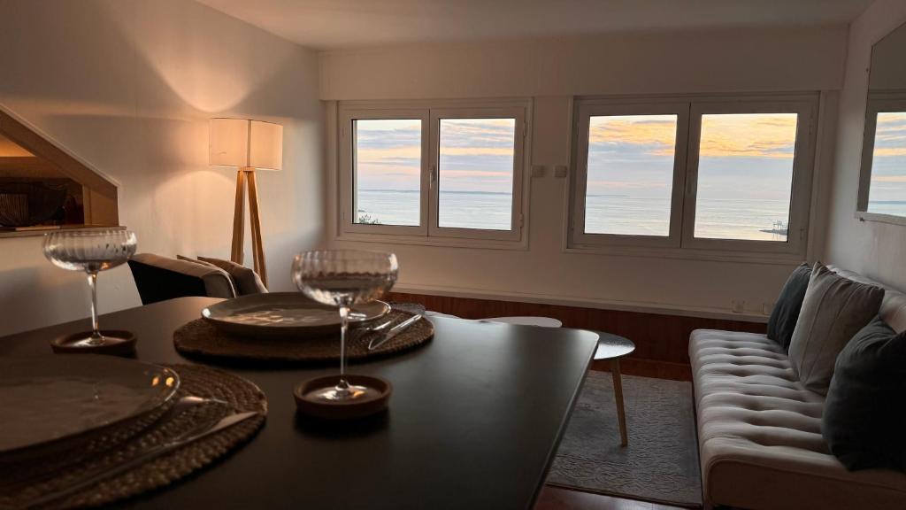 Posedenie v ubytovaní Studio avec vue mer à Pontaillac