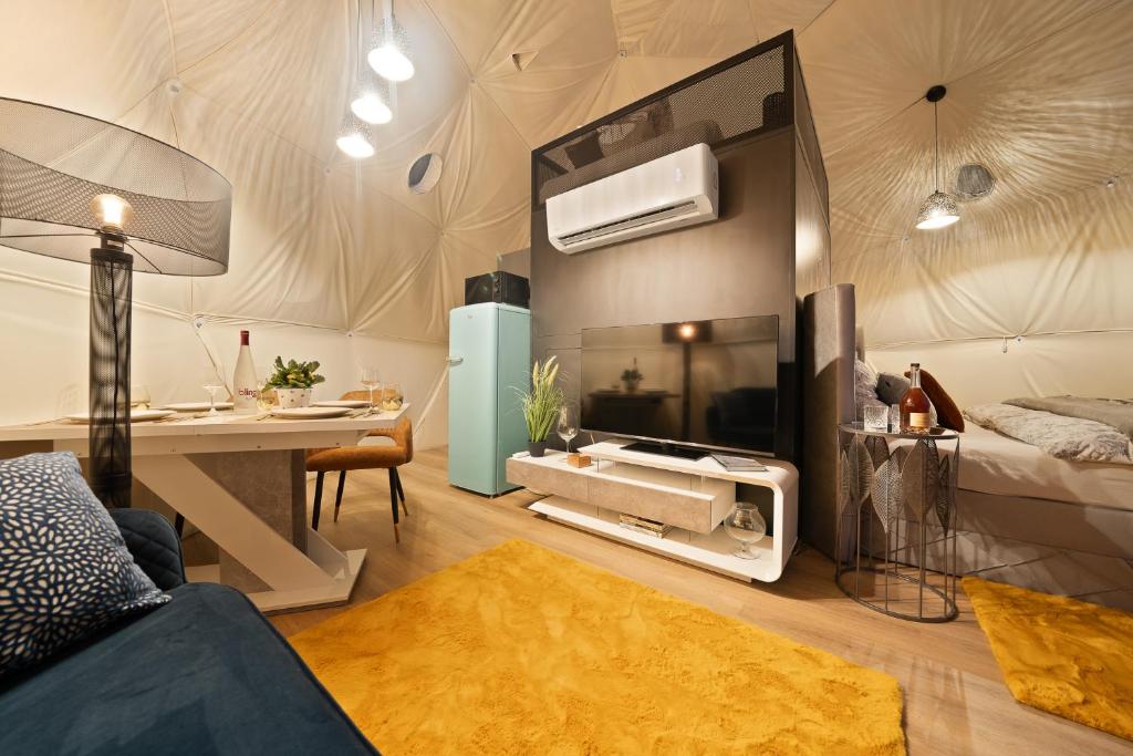 Sjónvarps- og/eða afþreyingartæki á Glamping Špindl One&Only