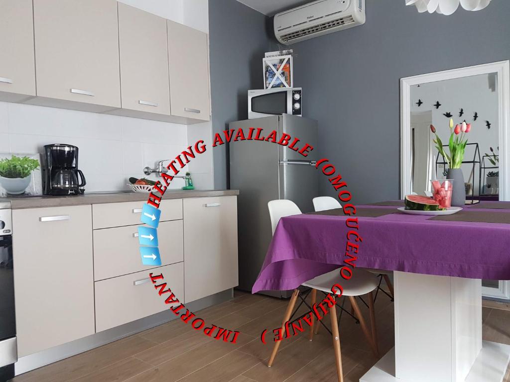 Ett kök eller pentry på Guest house DIA - Details make a diference