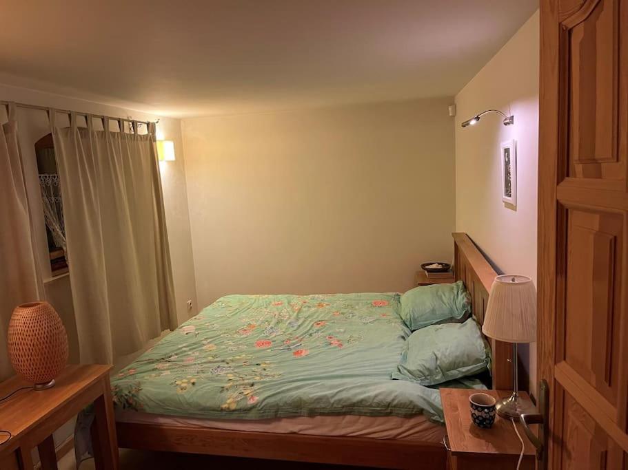 เตียงในห้องที่ Góralska willa z widokiem na Tatry