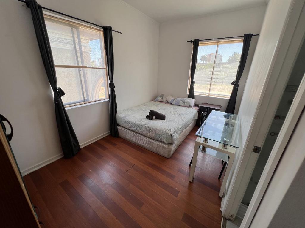 Postel nebo postele na pokoji v ubytování Hostal Arlegui - Viña Centro