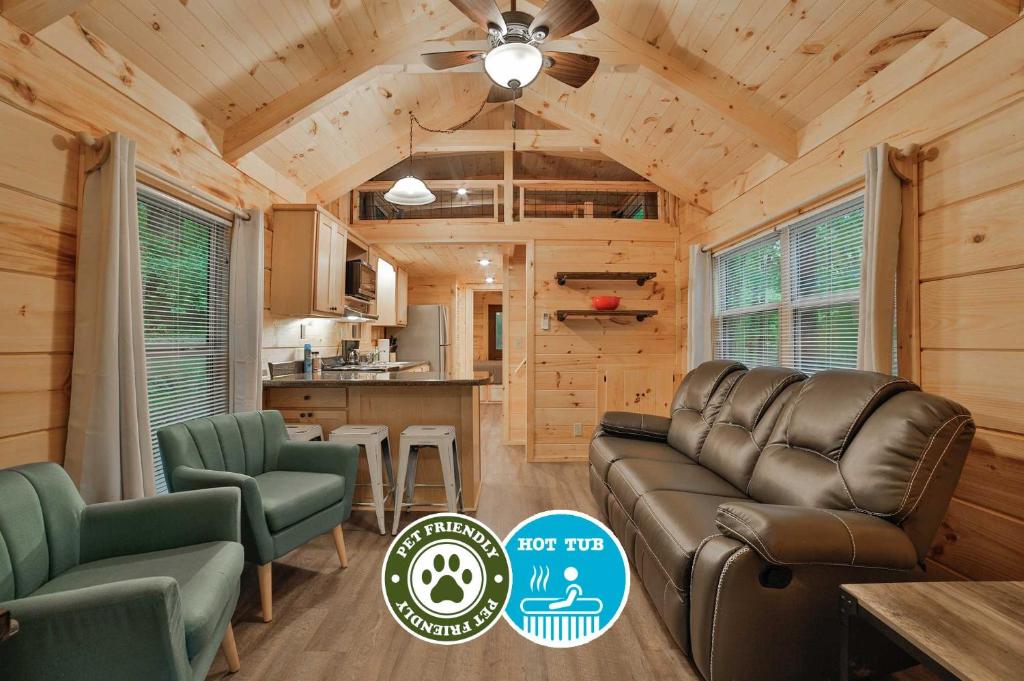 Kuchyň nebo kuchyňský kout v ubytování Stefan Cabin Nature-nested Tiny Home Hot Tub