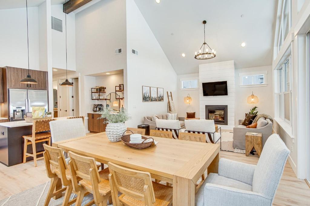 Modern Cle Elum Vacation Rental with Private Hot Tub, Cle Elum (updated