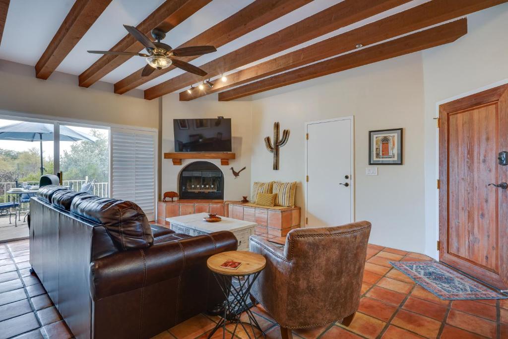 Rustic Tuscon Retreat with Community Pool and Hot Tub!, Tucson (updated