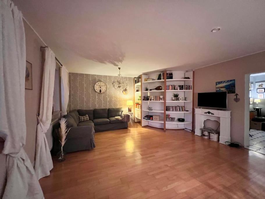 a living room with a couch and a television at Chiemsee-Hafen_Gemütliche Wohnung am Chiemsee in Chieming