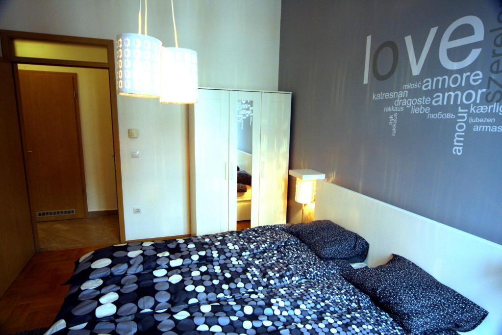 Posteľ alebo postele v izbe v ubytovaní Gozsdu Apartment