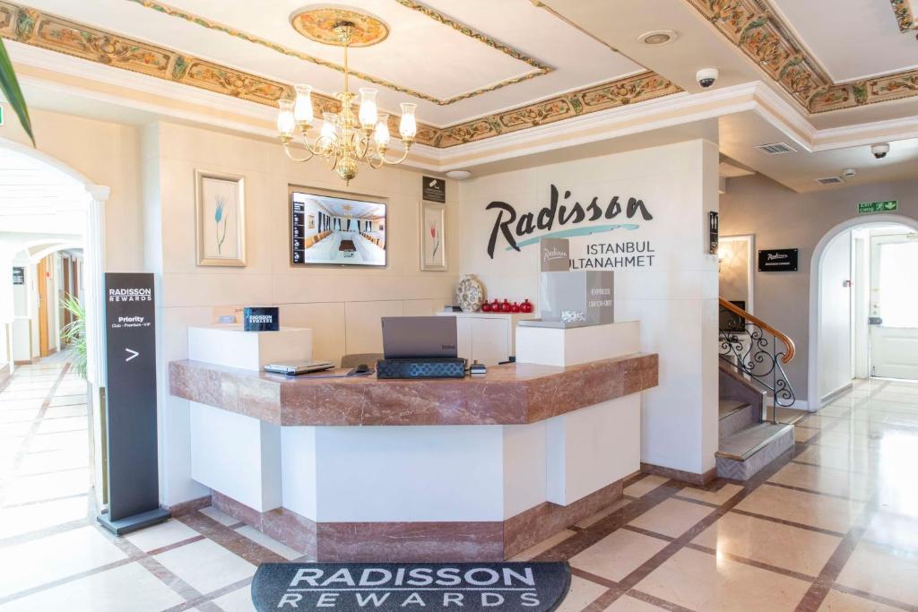 The lobby or reception area at Radisson Hotel Istanbul Sultanahmet