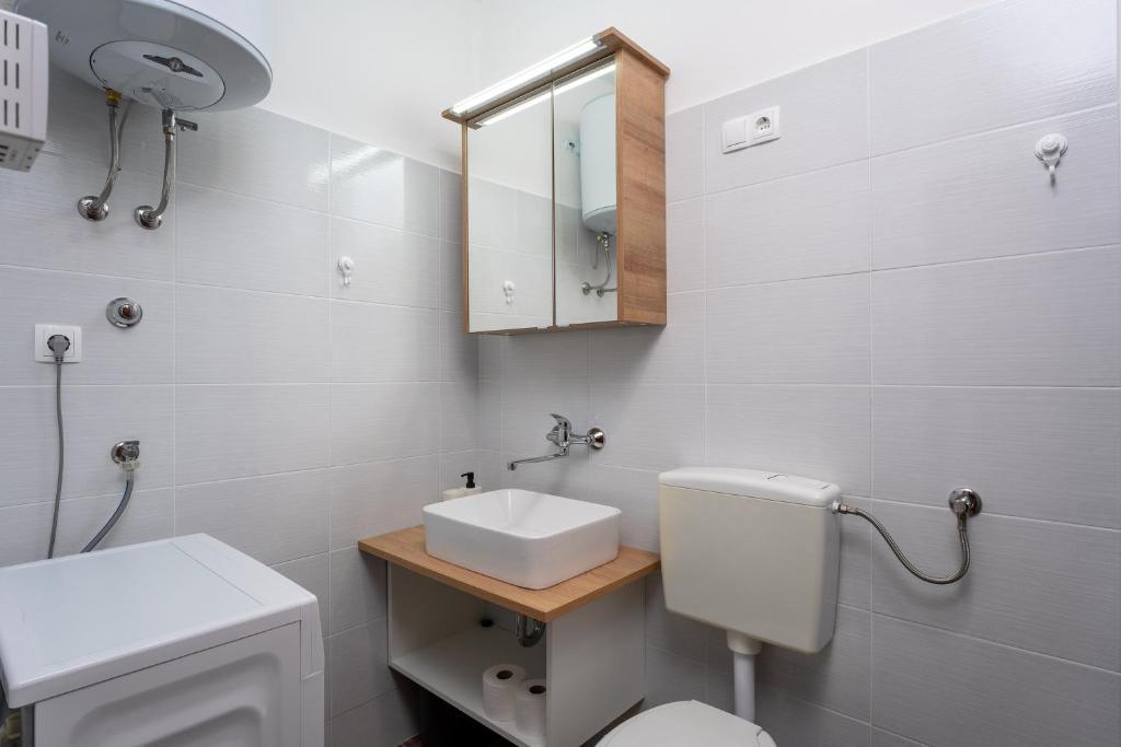 Koupelna v ubytování Apartments and rooms by the sea Grebastica, Sibenik - 13942