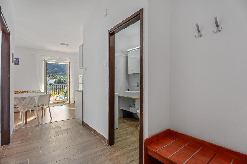 Fotografie z fotogalerie ubytování Apartments and rooms by the sea Grebastica, Sibenik - 13942 v destinaci Grebaštica