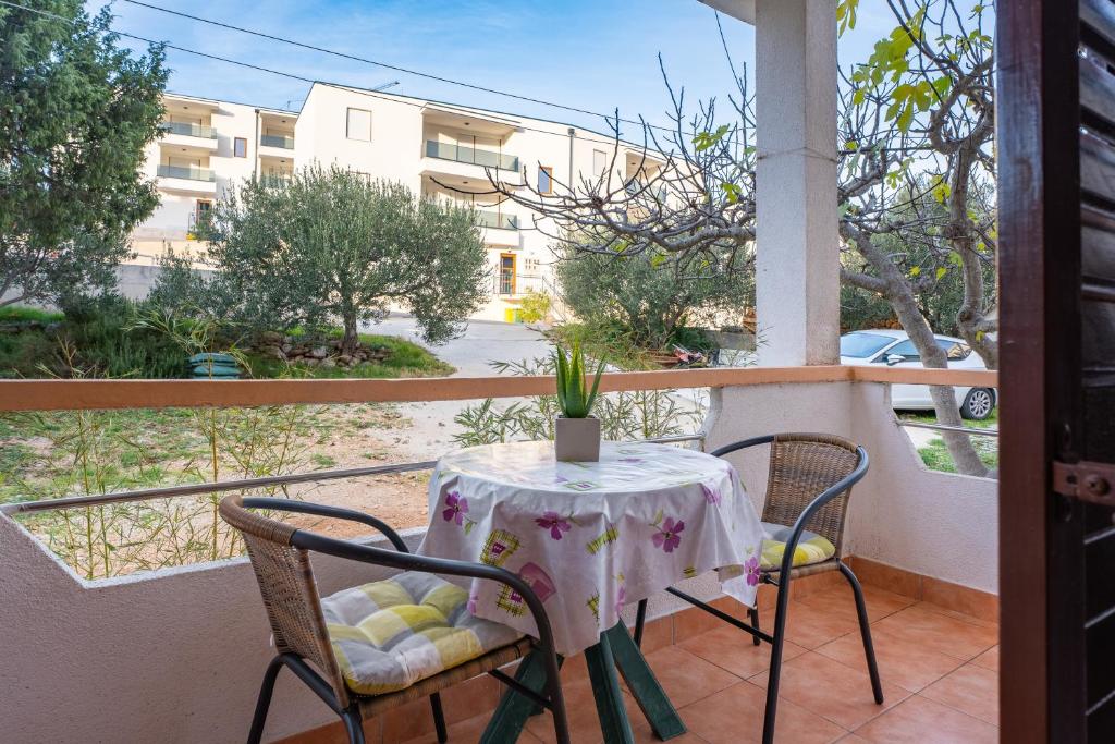 Balkón nebo terasa v ubytování Apartments and rooms by the sea Grebastica, Sibenik - 13942