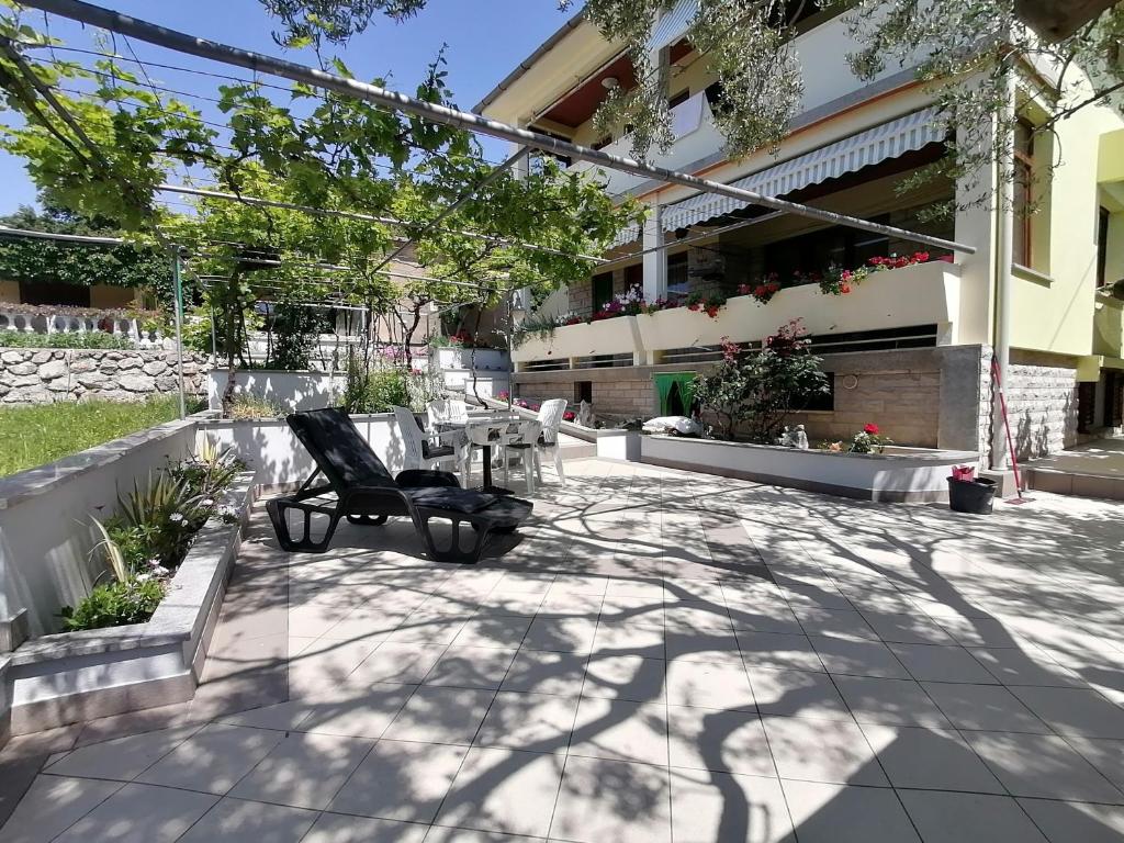 Apartments with parking space Baska, Krk - 22121
