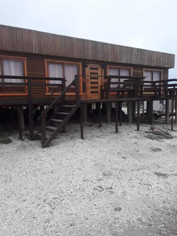 Φωτογραφία από το άλμπουμ του CABAÑA LA CASONA, salón, comedor y cocina amplia, con baño en la habitación y uno adicional, se alcanzan a ver las islas y el mar σε Punta de Choros