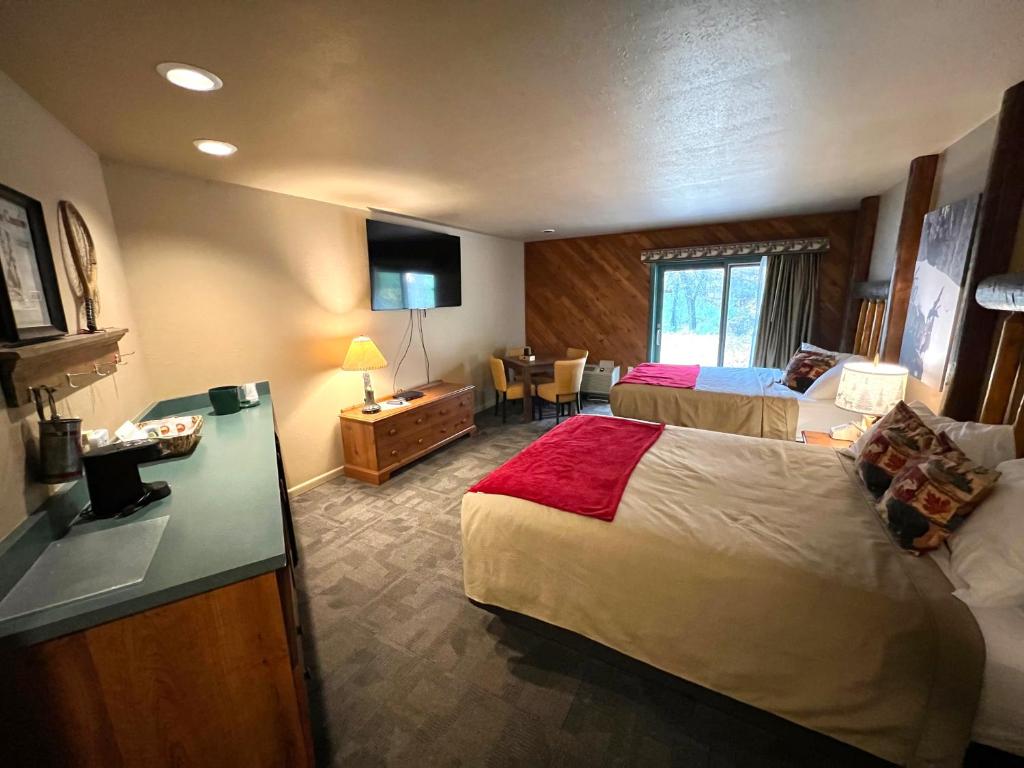 Whitetail Lodge - Superior Queen Room