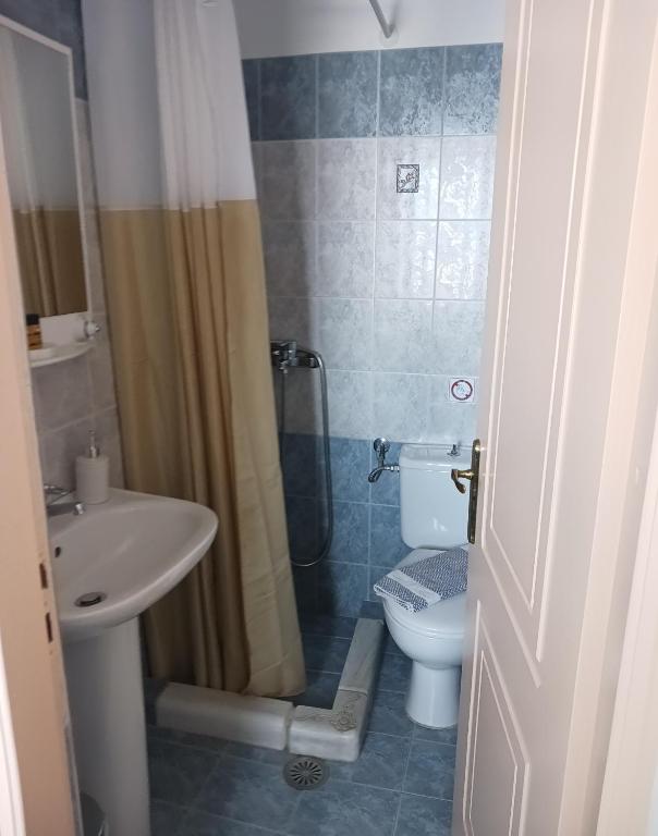 Kúpeľňa v ubytovaní Πικροδάφνες