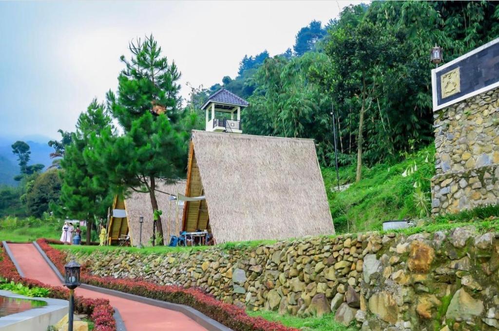 Glamping & Resto AishafHills