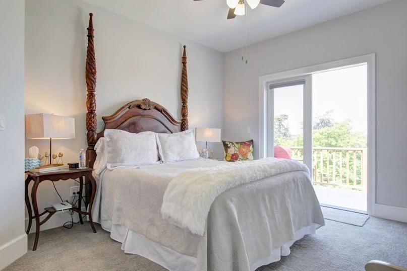 Anchorage Inn B&B - Queen Room With Balcony