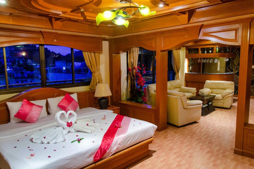 
Roof Top Sea View Penthouse with Jacuzzi and Private Bar
