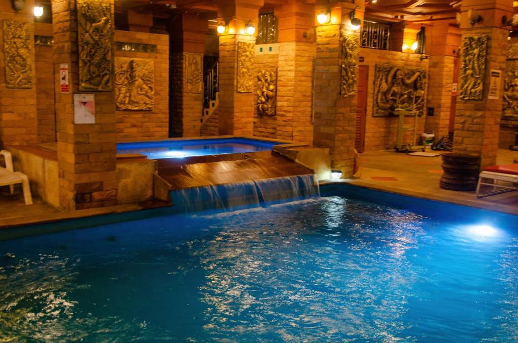 Bazén v ubytování Diva Patong Hotel nebo v jeho okolí