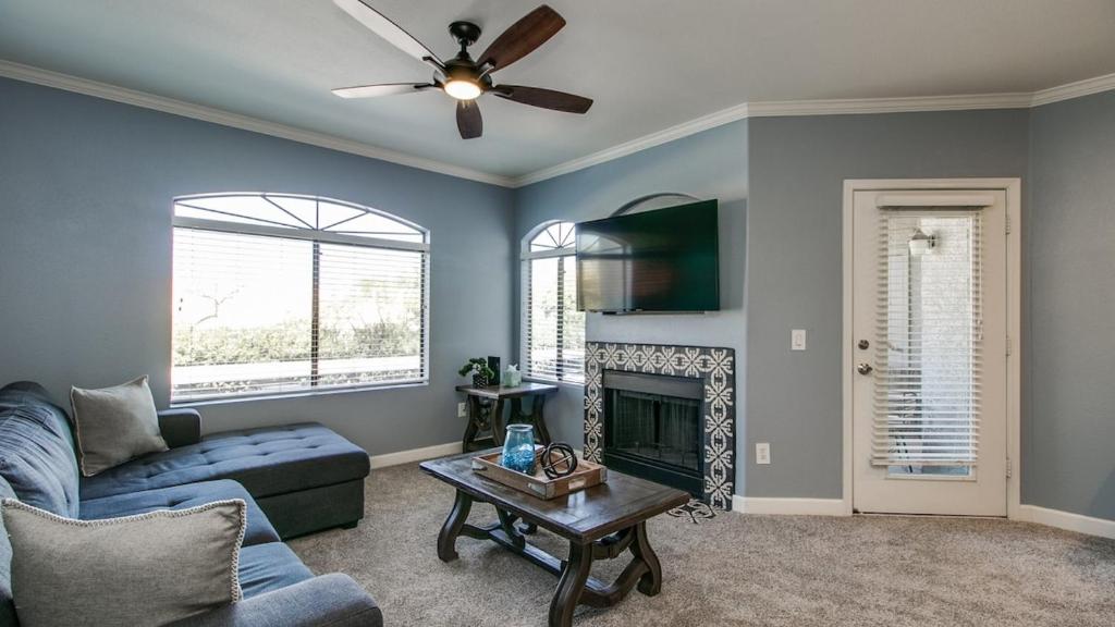 Remodeled 1 Bdrm Condo in North Scottsdale - Twee Slaapkamers Huis