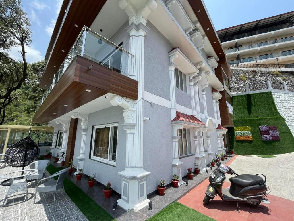 Tòa nhà nơi khách sạn tọa lạc