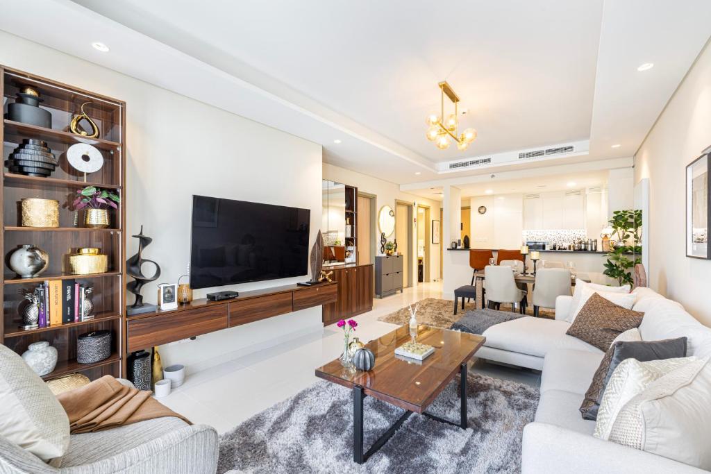 TV a/nebo společenská místnost v ubytování Stylish 2BR at Paramount Hotel Midtown