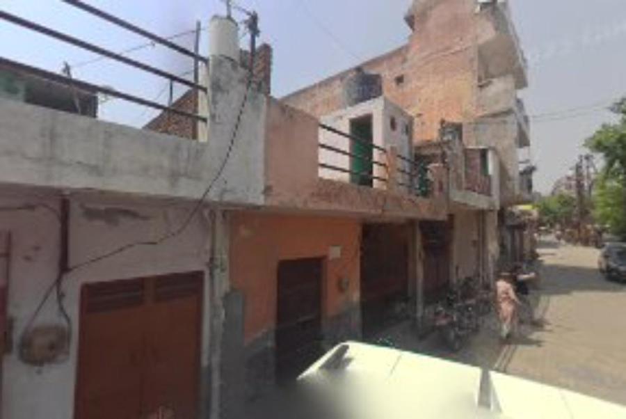加濟阿巴德的住宿－Hotel Sunshine Cave , Ghaziabad，前面有街道的古老建筑