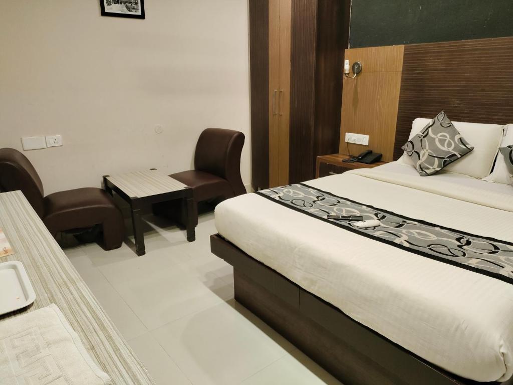 Postel nebo postele na pokoji v ubytování Santhi Bhavan, Chennai Central