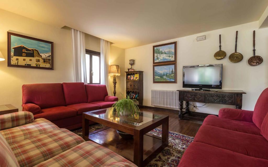 TV a/nebo společenská místnost v ubytování Snö Hotel Candanchú