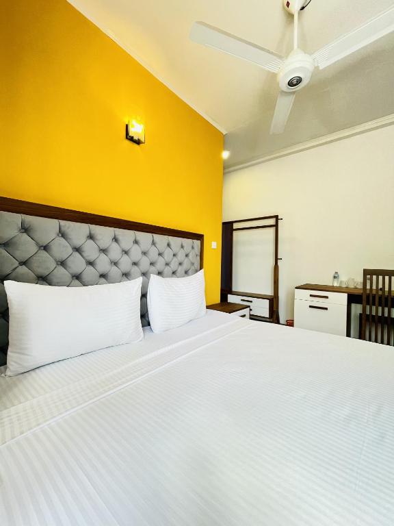 Postel nebo postele na pokoji v ubytování Ravan Resort Tangalle