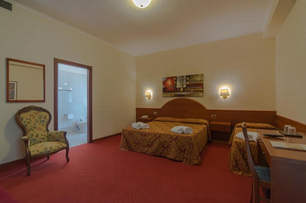 Hotel Columbus sul Lago - Standard-Vierbettzimmer