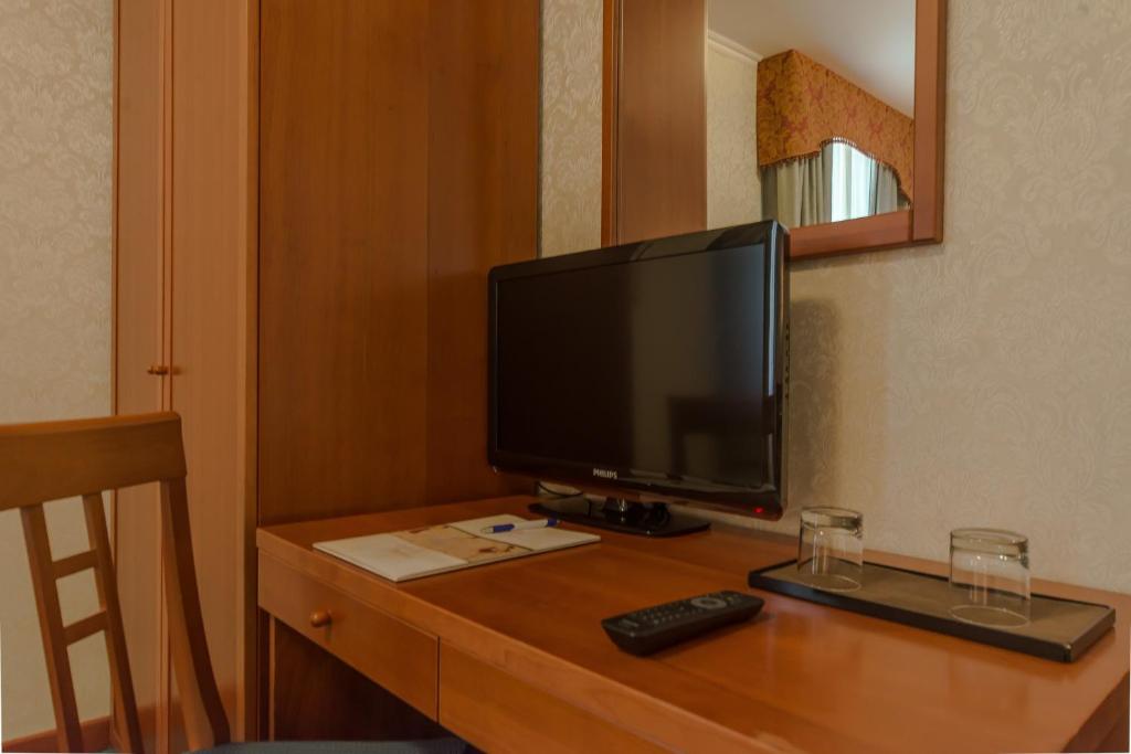 Hotel Columbus sul Lago - Standard Doppel- Oder Zweibettzimmer