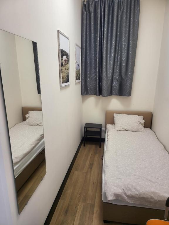 Postel nebo postele na pokoji v ubytování Rooms4Rest Bokserska - Private rooms for tourists - ATR Consulting Sp, z o,o,