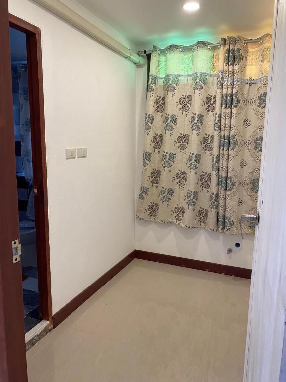 Tasana Garden Saraphi ทาซาน่าการ์เด้น สาขาสารภี - King Room