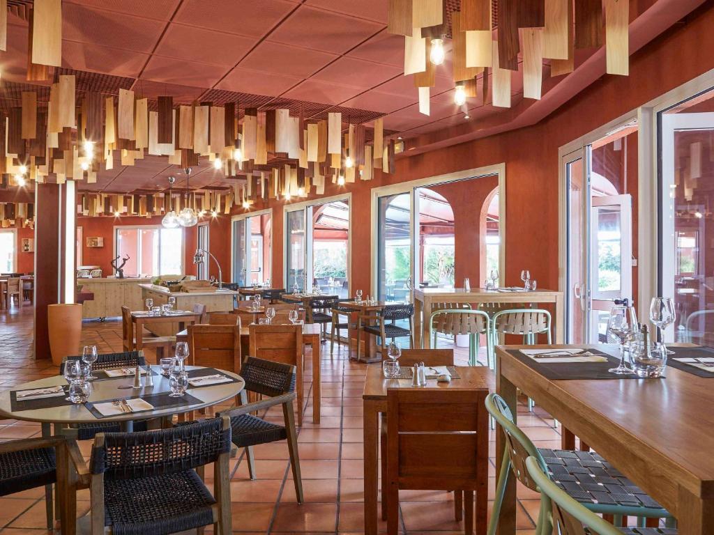 Restaurace v ubytování ibis Thalassa Hyeres Plage
