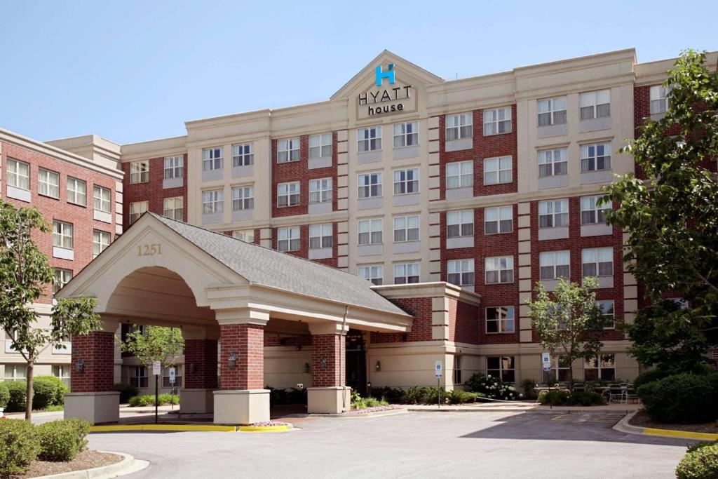 a rendering of the front of a hotel at Hyatt House Chicago Schaumburg in Schaumburg