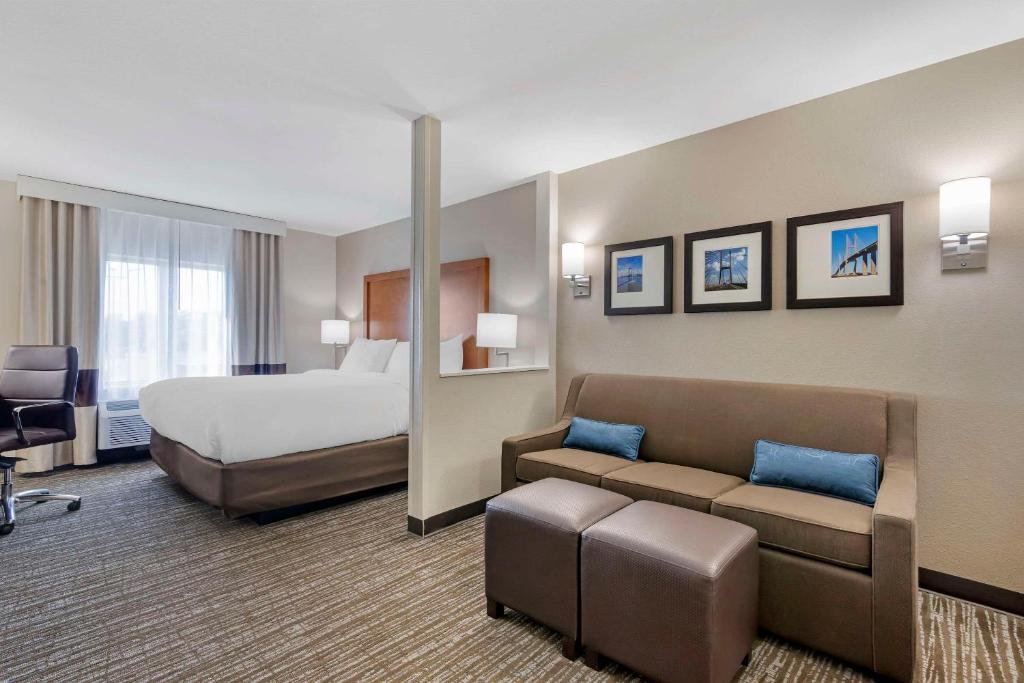Comfort Inn & Suites Brunswick I-95 photo