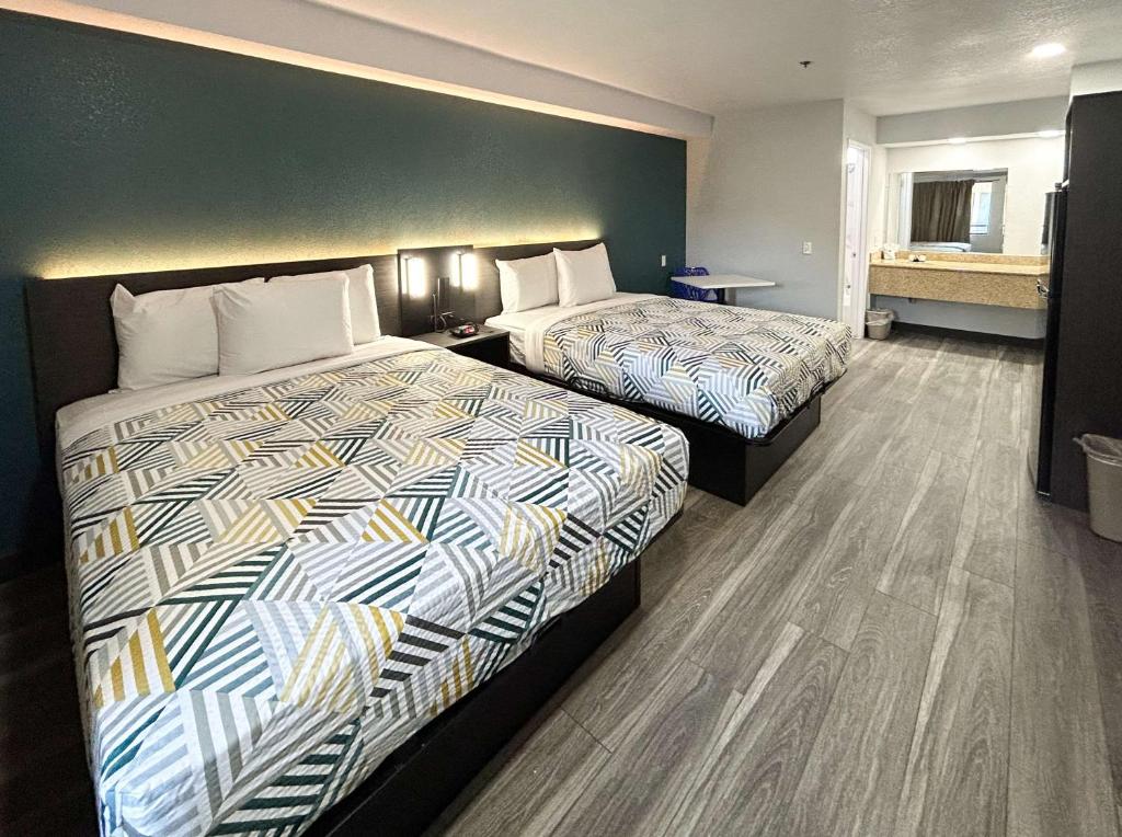 Bakersfield Inn and Suites