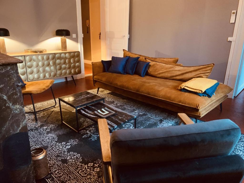 a living room with a couch and a table at Casa Roma Montpellier Bed&Breakfast chambres d hôte in Montpellier