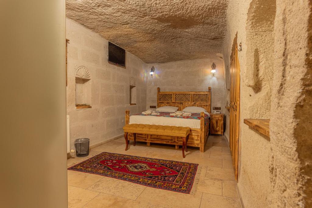 Postel nebo postele na pokoji v ubytování Zeus Cave Suites