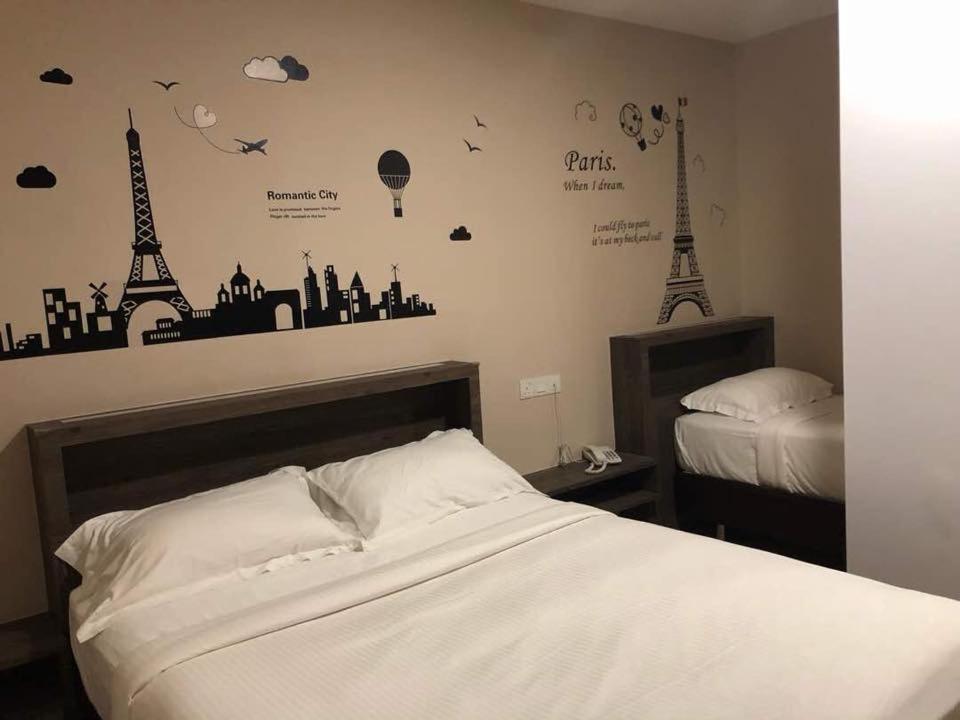 Postel nebo postele na pokoji v ubytování Sunlight Hotel Kulai