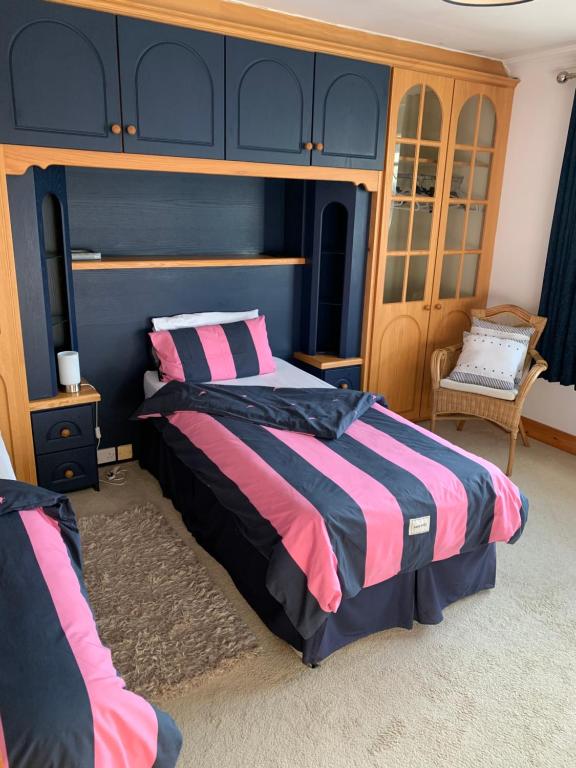 Postel nebo postele na pokoji v ubytování Rocklands Guesthouse Castlebar