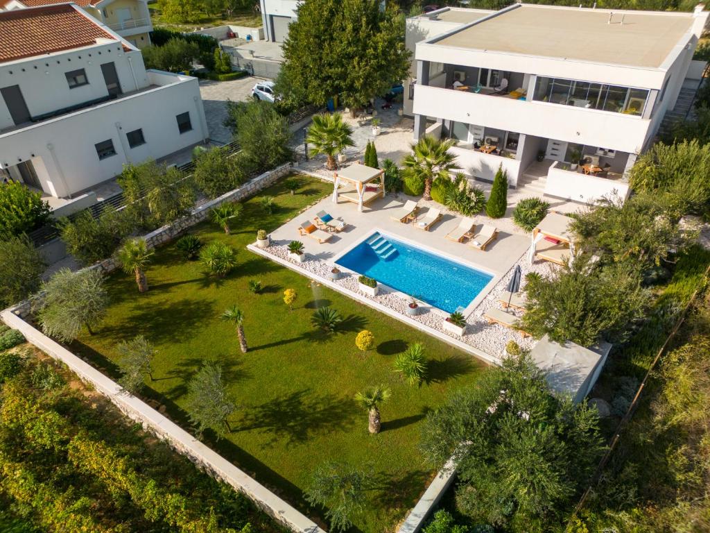 Bazén v ubytování Deluxe double room with sauna and pool nebo v jeho okolí