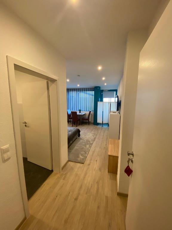 an open door to a living room with a table at Ferienwohnungen Allgäu Zimmer in Memmingen