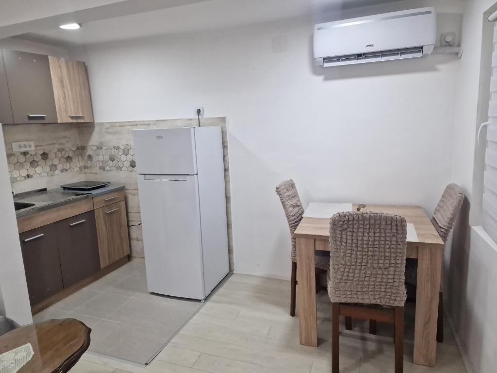 Kuchyň nebo kuchyňský kout v ubytování Zed apartmani Leskovac