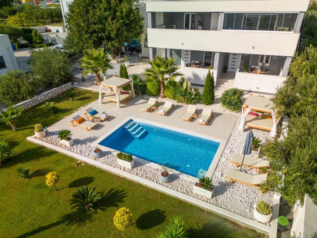 Spacious apartment with jacuzzi