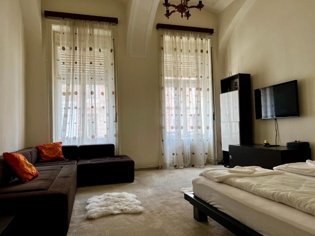 a living room with two beds and a couch at AradVest Studio in Arad