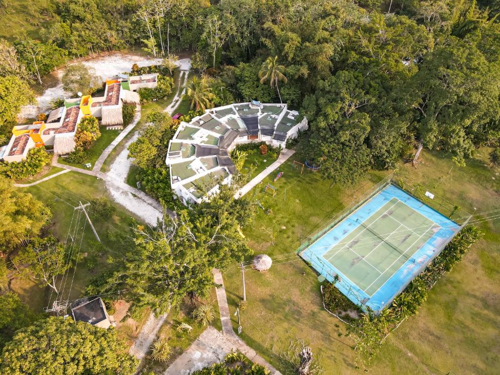 Tenis a/nebo squash v ubytování Los Colores Ecoparque nebo okolí