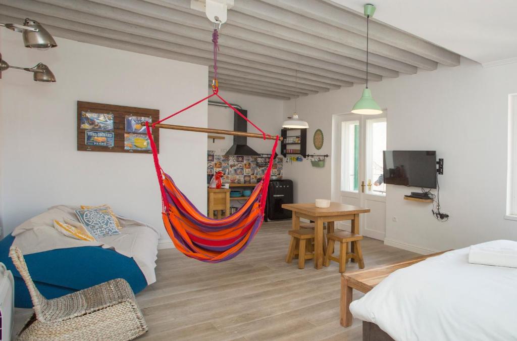 Stylish Theatre Apartments - 15